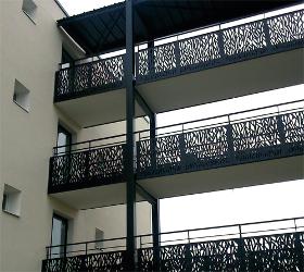 Protection de balcon - cheminement sur passerelle