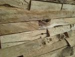 Mur de briques de bois flotté