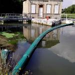 Barrage Pour Contenir Les Déchets Et Débris Flottants