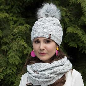 Ensemble hiver femme, bonnet, écharpe, gants avec pompon, gris