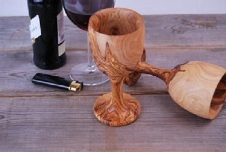 Une tasse en bois d'olivier 