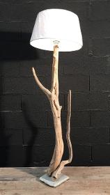 Lampe en bois flotté 