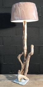 lampe en bois flotté 