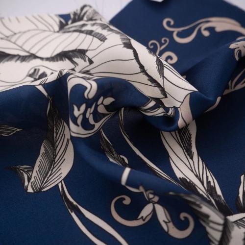 Tissu toile de polyester bleu imprimé fleuri
